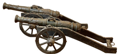 Две старинные бронзовые пушки, XVIII век