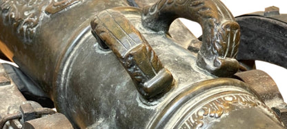 Две старинные бронзовые пушки, XVIII век