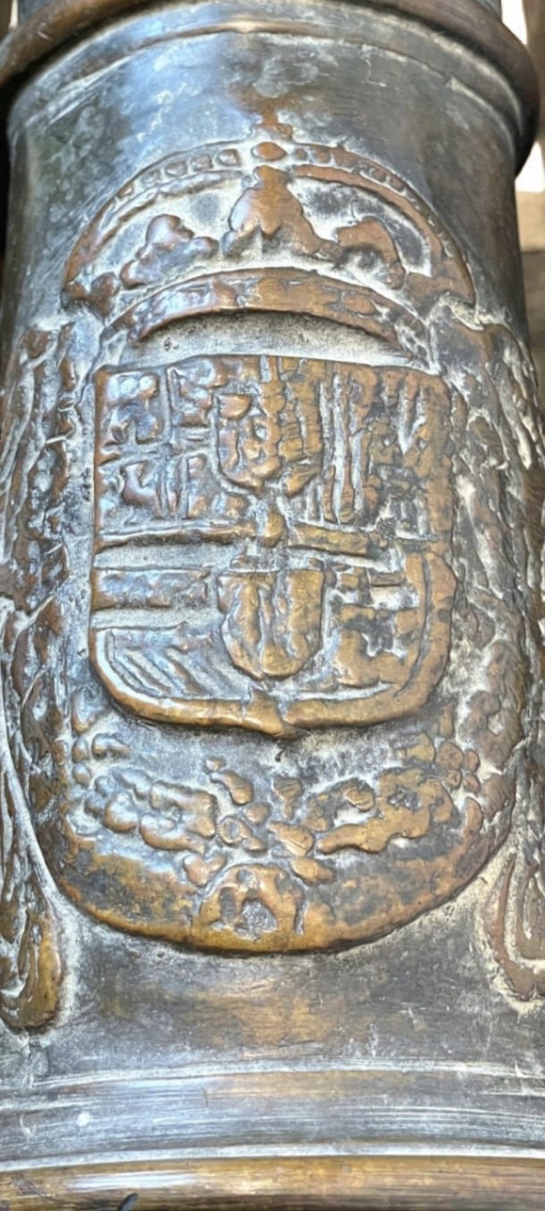 Две старинные бронзовые пушки, XVIII век