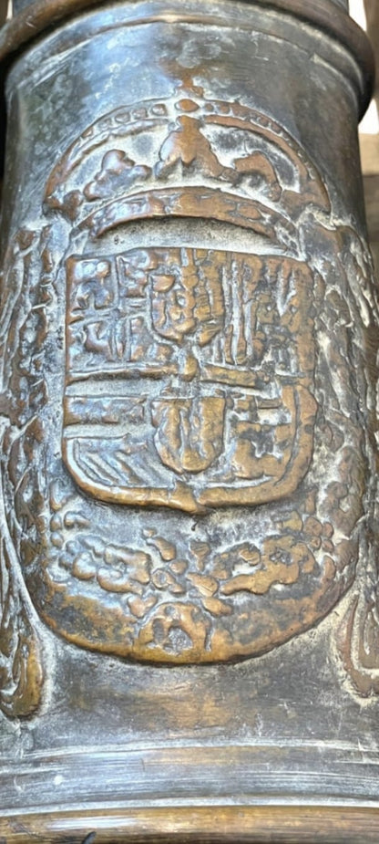 Две старинные бронзовые пушки, XVIII век